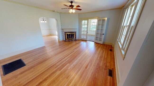 Building Photo - 508 Thomas Rd