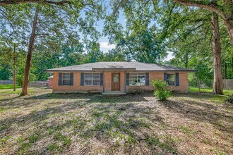 Building Photo - 611 Dogwood Trail