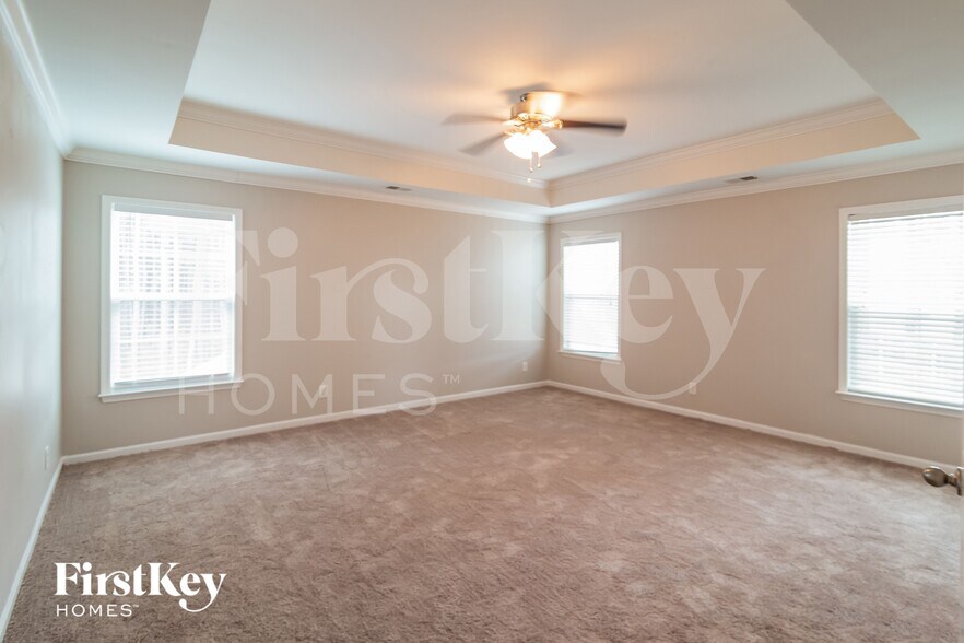 Building Photo - 425 Abelia Ln