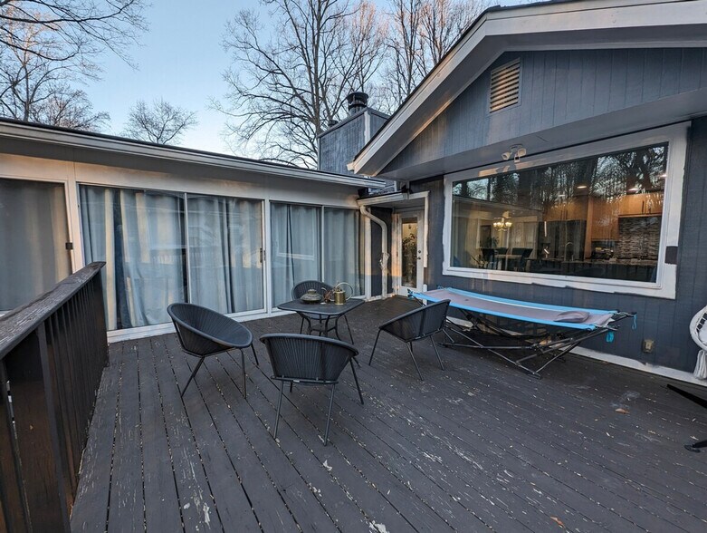 Building Photo - 1303 Colony Dr