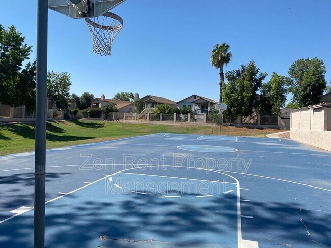 Building Photo - 921 S Val Vista Dr
