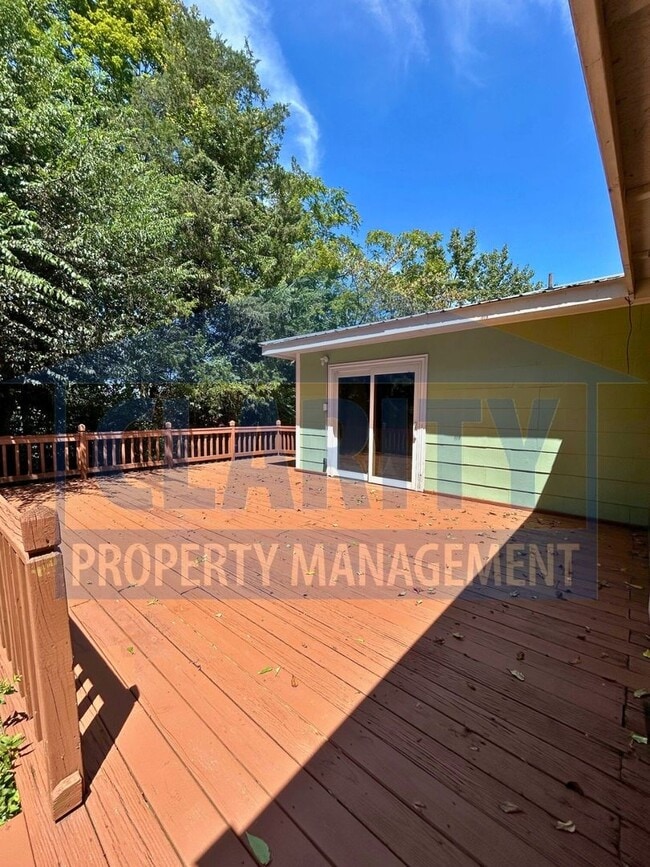 Building Photo - Beautiful 3-Bedroom, 1-Bath Home!