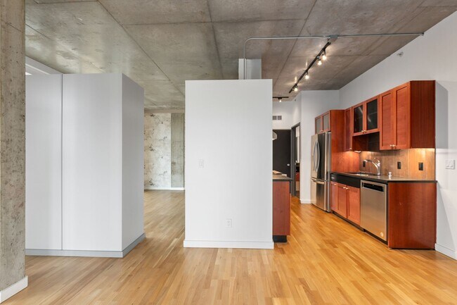 Building Photo - 1bd/1ba Seattle Condo
