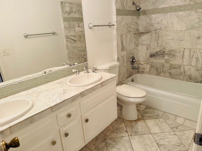 Building Photo - Single Level 3 Bedroom Bliss