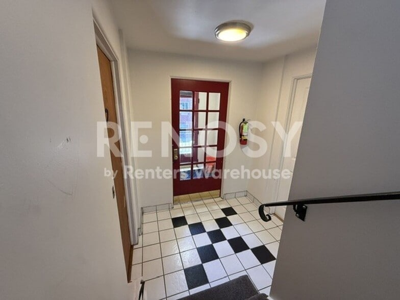 Building Photo - 1535 Hudson St