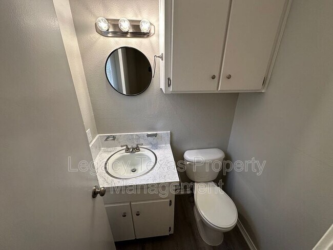 Building Photo - Apt A 1116 N Nolan River Rd - Apt A