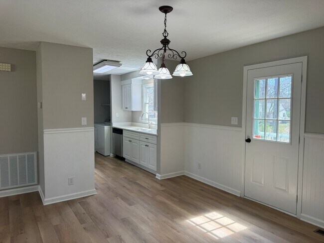 Building Photo - 226 Nottingham Rd