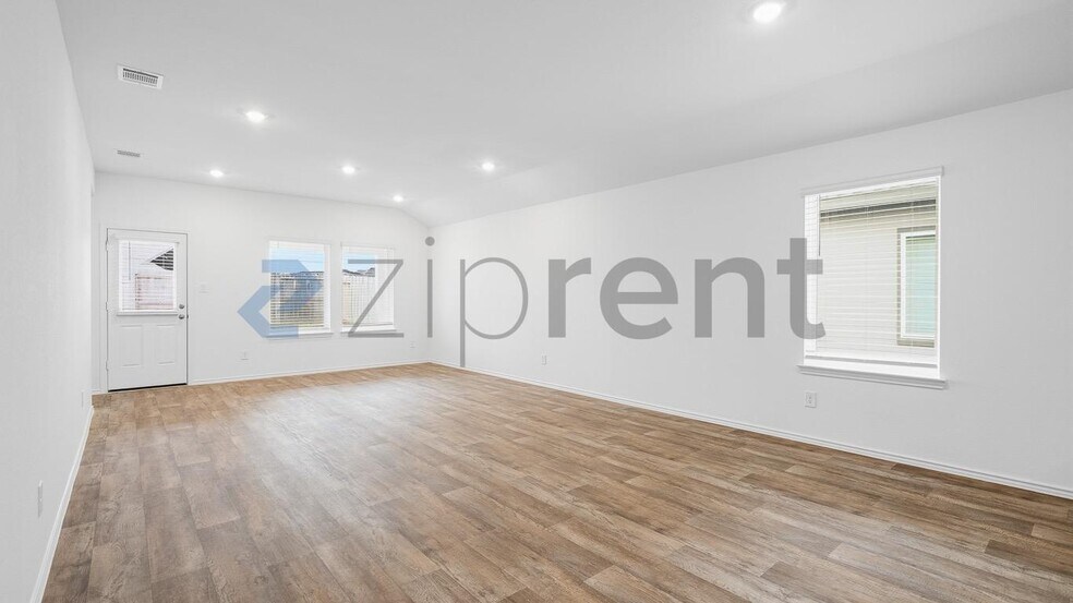 Building Photo - Unit