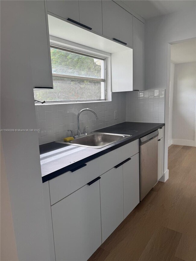 Building Photo - 8242 SW 43rd Terrace