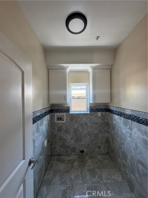 Building Photo - 3533 W 109th St