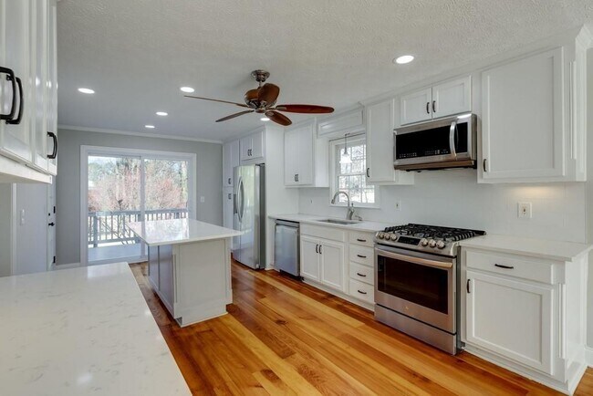 Building Photo - 4843 McPherson Dr NE