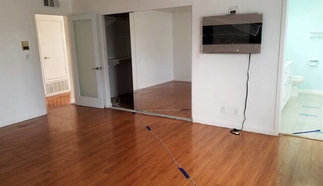 Building Photo - 4 Bedrooms, 3 Baths, 2,809 sq. ft. Home in Canoga Park