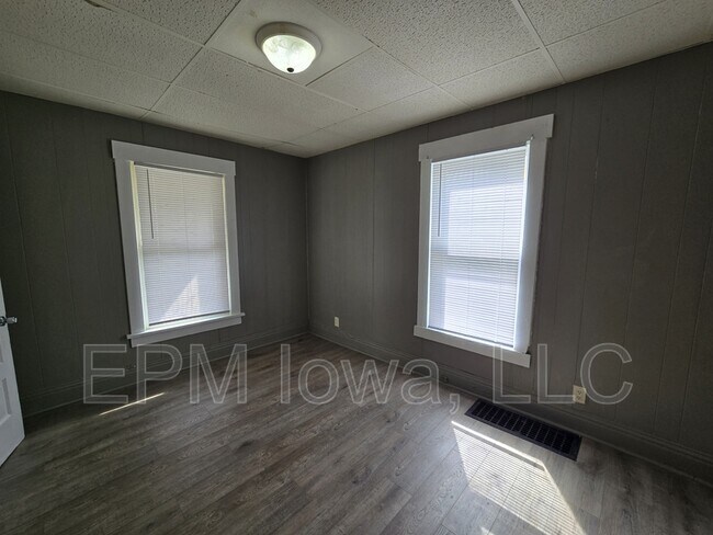 Building Photo - 211 Manson St