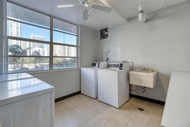 Building Photo - 1985 S Ocean Dr