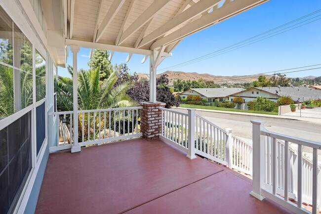 Building Photo - 307 N Poe St