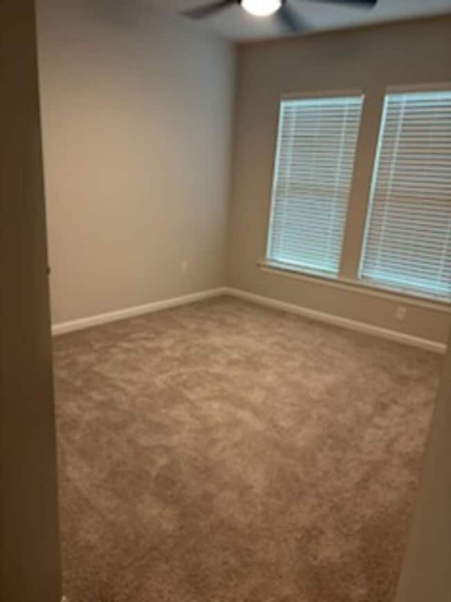 Building Photo - 5330 Helmsdale Ct