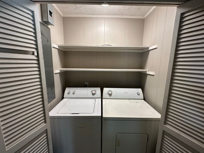 Building Photo - 829/831 Glendale Rd.