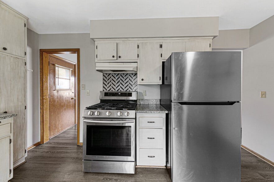 Kitchen with stainless appliance - 7919 28th Ave N