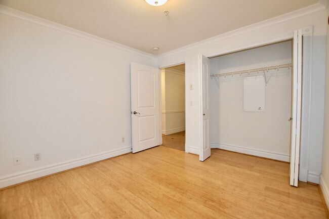 Building Photo - Capitol Hill 2 Bedroom w/ Incredible Views!