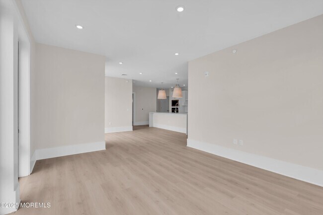 Building Photo - 218 3rd Ave