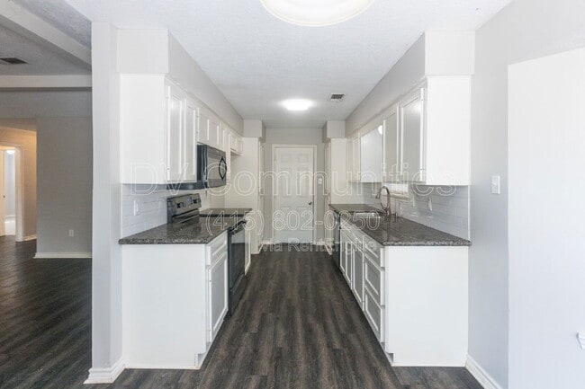 Building Photo - 9830 Cherokee St