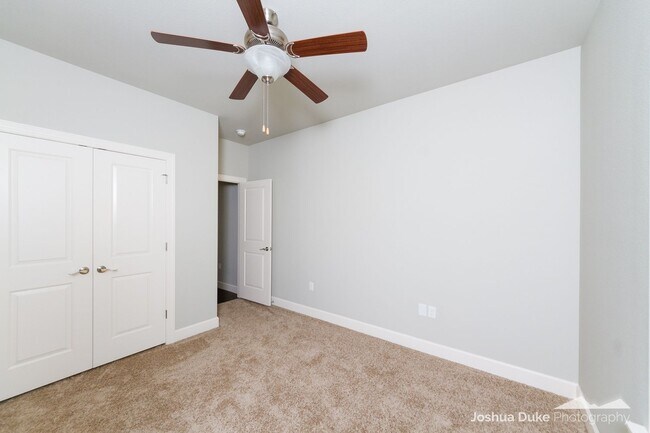 Building Photo - 3 bedroom 2 bath modern style home minutes from I-49 and Fayetteville access !!