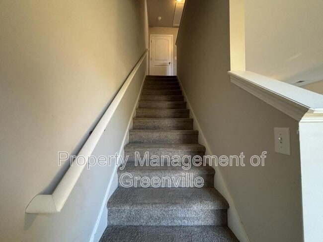 Building Photo - 121 Rubin Ave