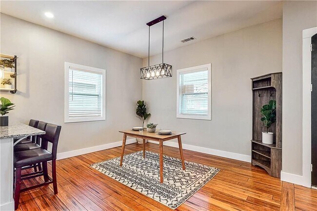 Building Photo - 1130 Larosa Terrace SW