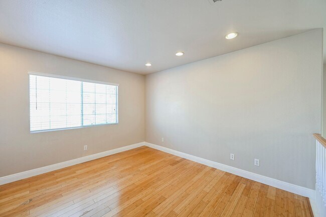 Building Photo - Beautiful Home in a Gated Community