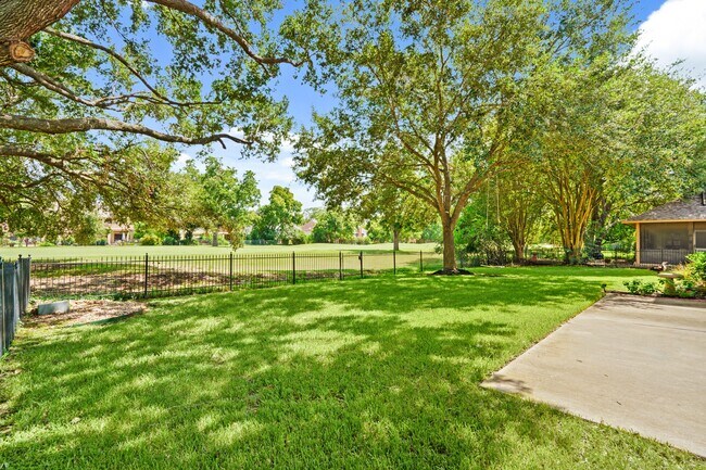 Building Photo - 1714 Plantation Dr