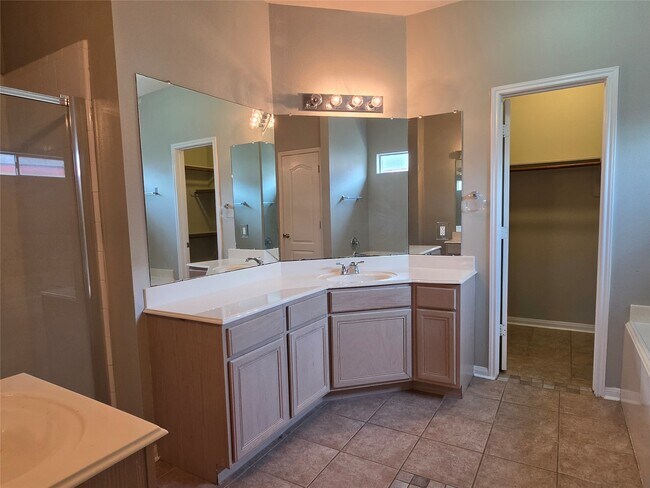 Building Photo - 7002 Plaza Del Sol Dr