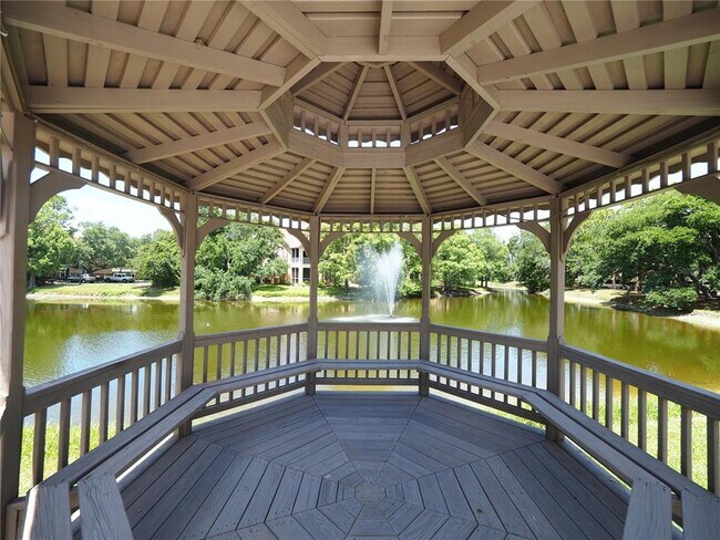 Building Photo - 4252 Central Sarasota Pkwy
