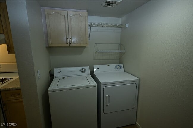 Building Photo - 8465 Blue Island Ave