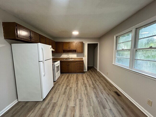 Building Photo - 745 Rustland Dr
