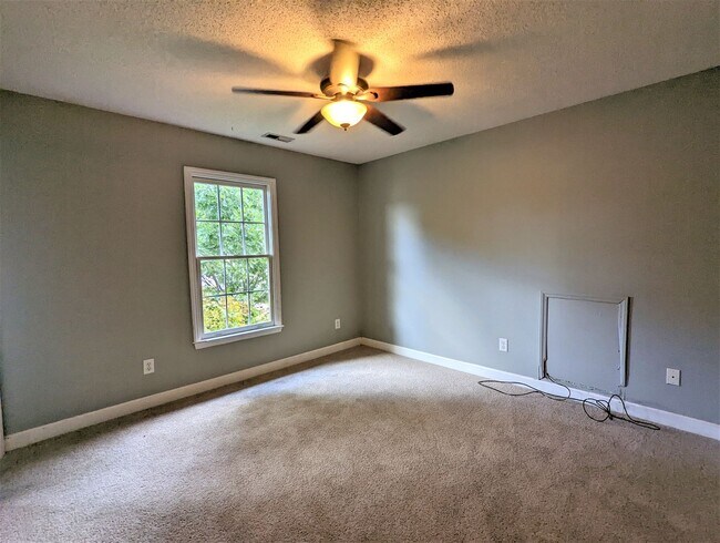Building Photo - 4320 Willow Lake Rd