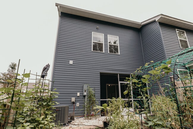 Building Photo - 7807 Park Gate Dr