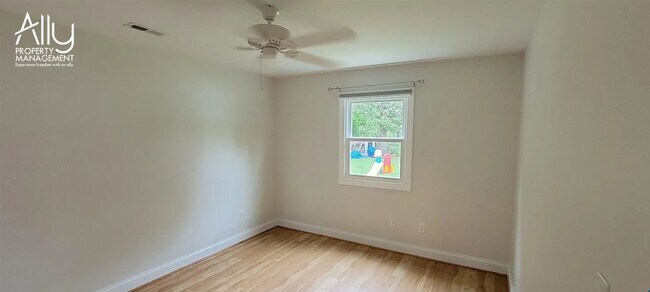 Building Photo - 290 Windfield Cir