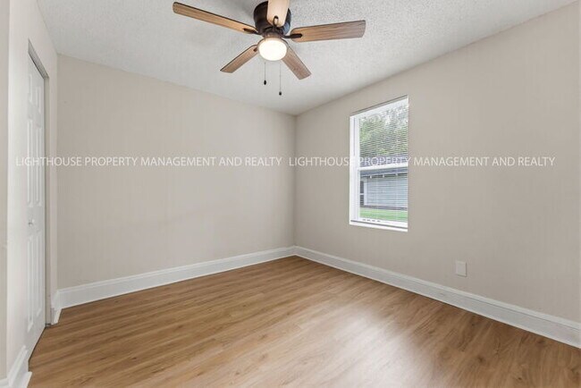 Building Photo - Newly Renovated 3 Bedroom Home With Modern Kitchen