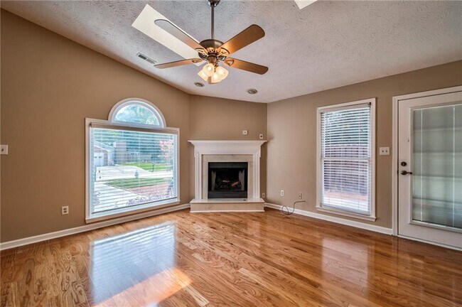 Building Photo - 215 Arbor Wy