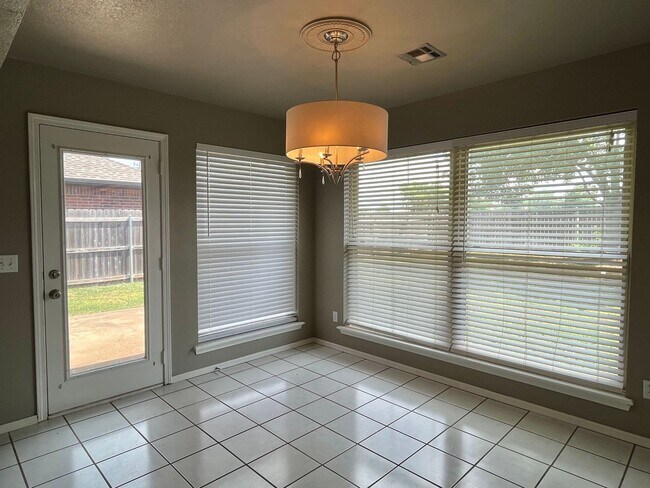 Building Photo - Spacious 3 bed 2 bath in Edmond!