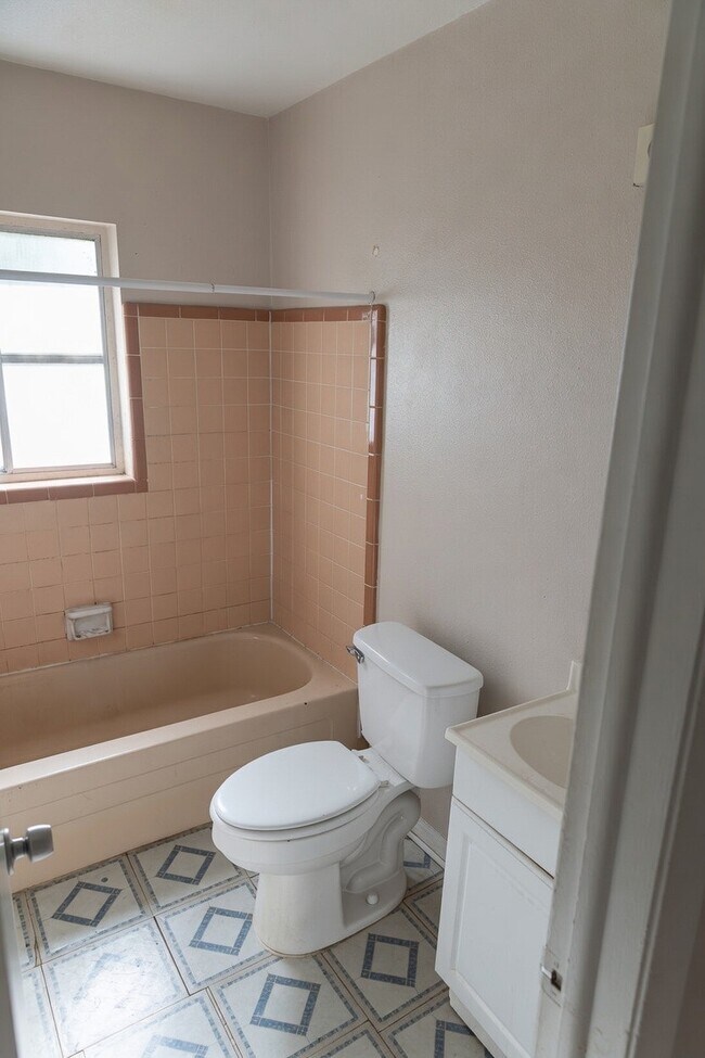 Building Photo - 5157 Palmer Ave