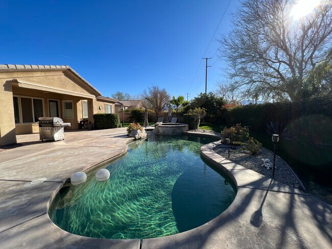 Building Photo - 115 Romanza Ln