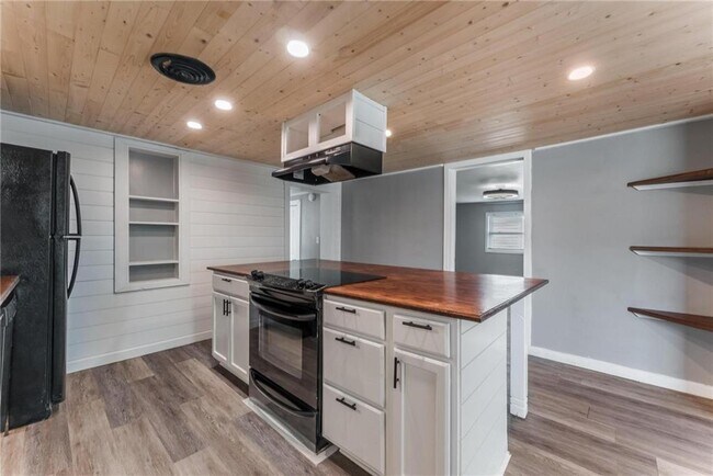 Building Photo - 301 Melton Dr