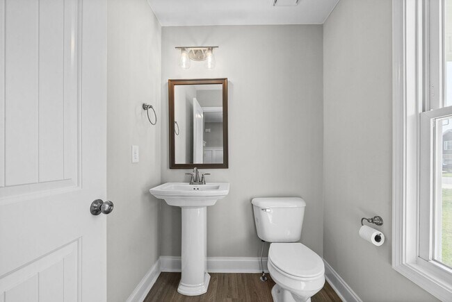 Building Photo - Pet Friendly Four Bedroom!