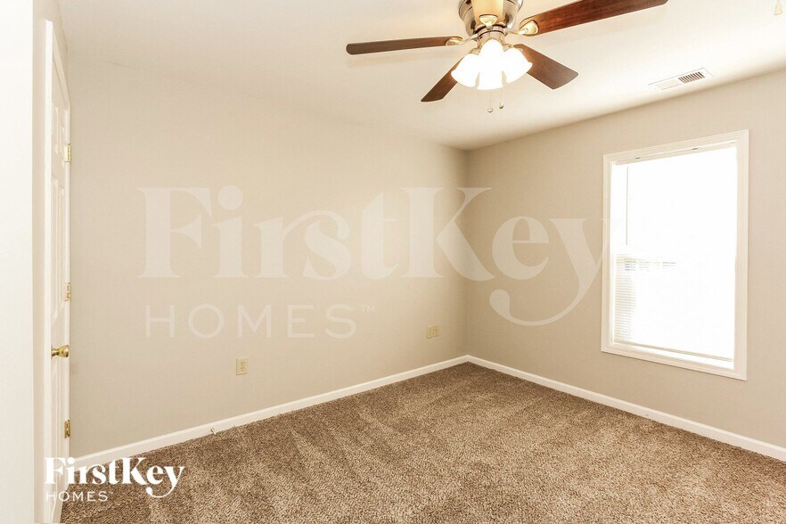 Building Photo - 1731 Parkdale Ave