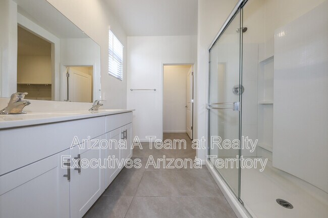 Building Photo - 4882 E Greenway Wash Dr