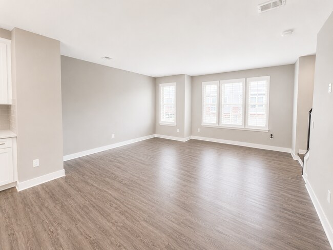 Building Photo - 12 Questover Dr