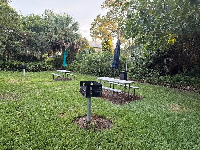 Building Photo - 8228 SE Croft Cir