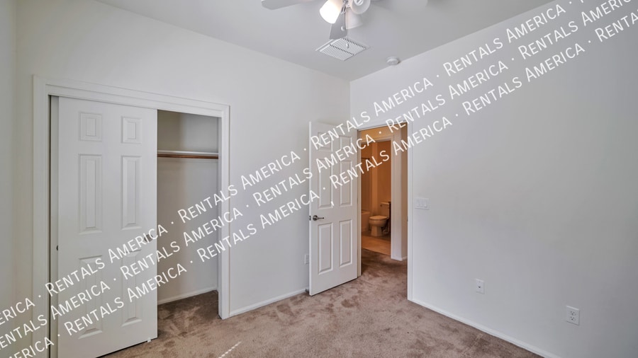 Building Photo - 6678 W Fishermans Dr