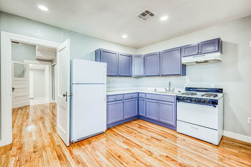 Building Photo - 1123 N El Paso St